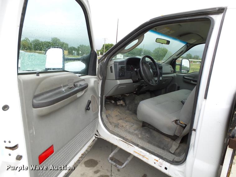 image for item K2071 2007 Ford F550 XL Super Duty flatbed truck