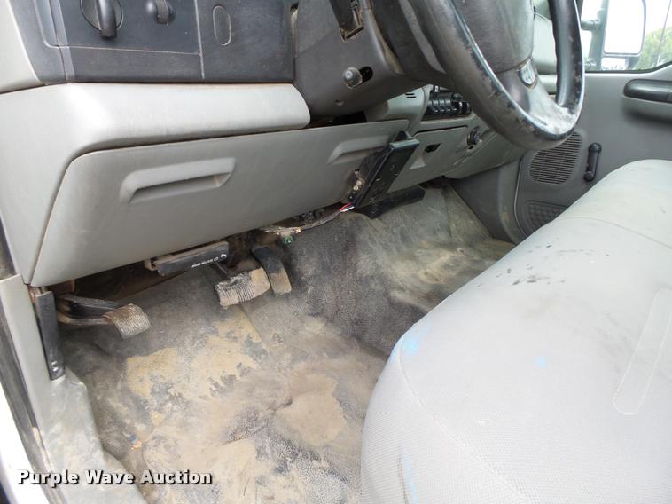 image for item K2071 2007 Ford F550 XL Super Duty flatbed truck