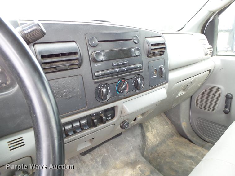 image for item K2071 2007 Ford F550 XL Super Duty flatbed truck