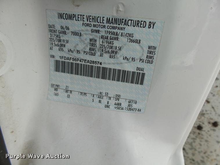 image for item K2071 2007 Ford F550 XL Super Duty flatbed truck