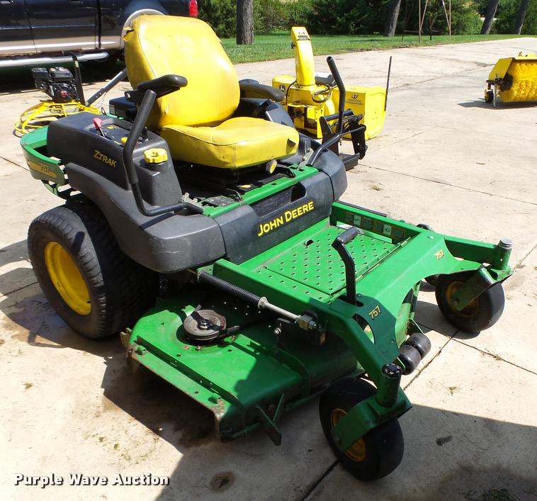 image for item K2076 John Deere 757 Z-Trak lawn tractor