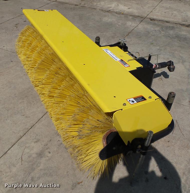 John Deere broom in Waterloo, IA Item K2080 sold Purple Wave