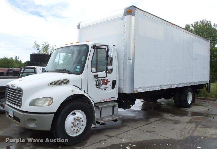 image for item K2176 2005 Freightliner Business Class M2 box truck