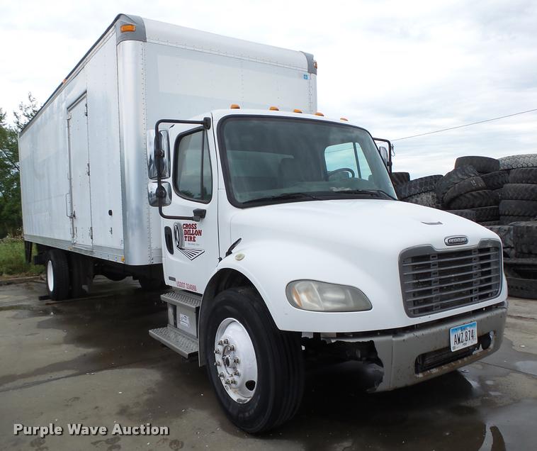 image for item K2176 2005 Freightliner Business Class M2 box truck