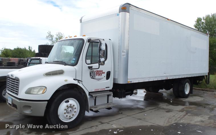 image for item K2176 2005 Freightliner Business Class M2 box truck