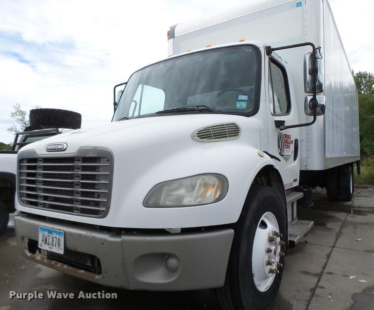 image for item K2176 2005 Freightliner Business Class M2 box truck