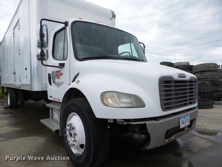 image for item K2176 2005 Freightliner Business Class M2 box truck