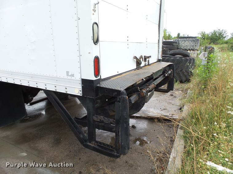 image for item K2176 2005 Freightliner Business Class M2 box truck