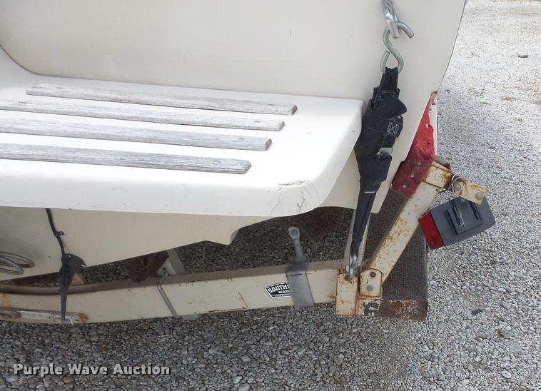 image for item K3613 1987 VIP Viscount boat