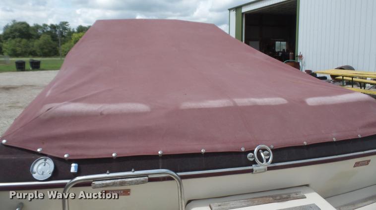 image for item K3613 1987 VIP Viscount boat