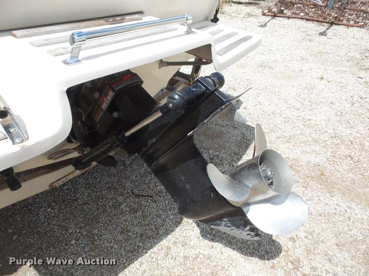 image for item K3613 1987 VIP Viscount boat