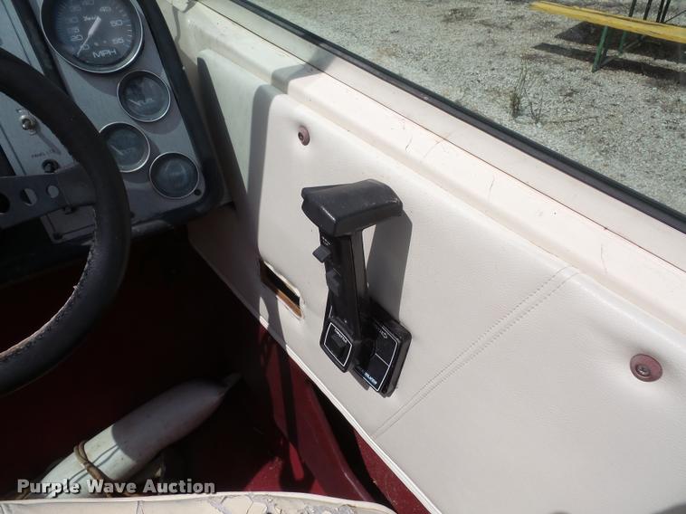 image for item K3613 1987 VIP Viscount boat