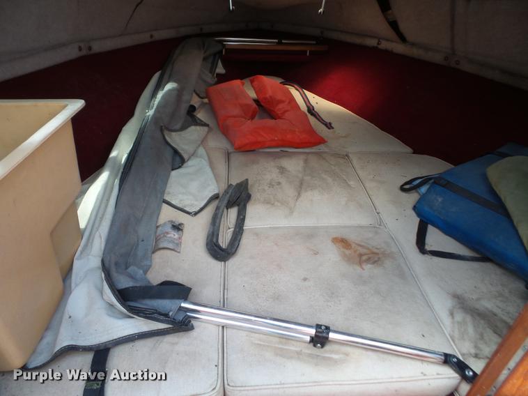 image for item K3613 1987 VIP Viscount boat