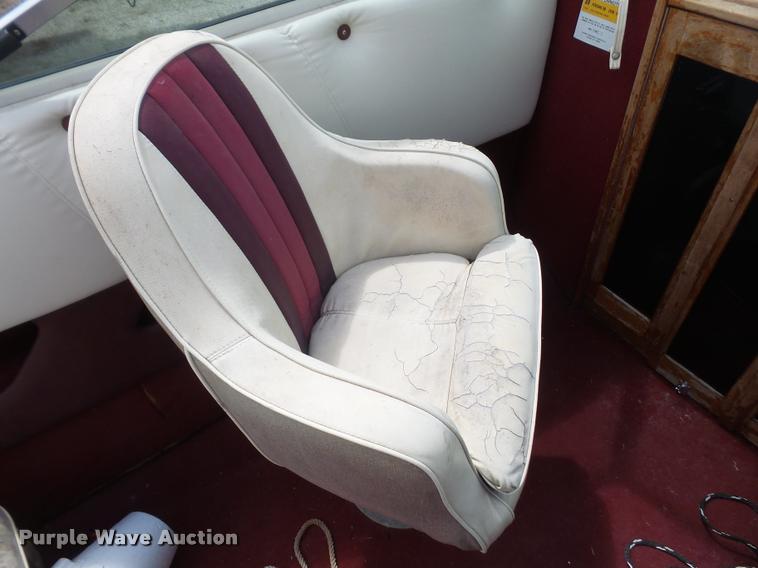 image for item K3613 1987 VIP Viscount boat