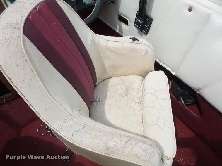 image for item K3613 1987 VIP Viscount boat