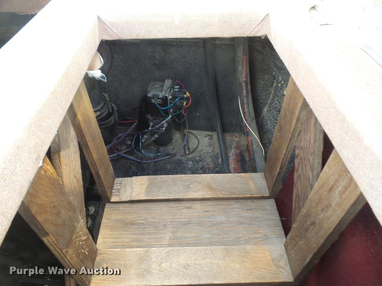 image for item K3613 1987 VIP Viscount boat