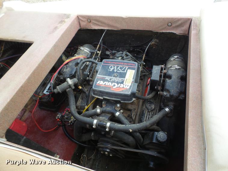 image for item K3613 1987 VIP Viscount boat