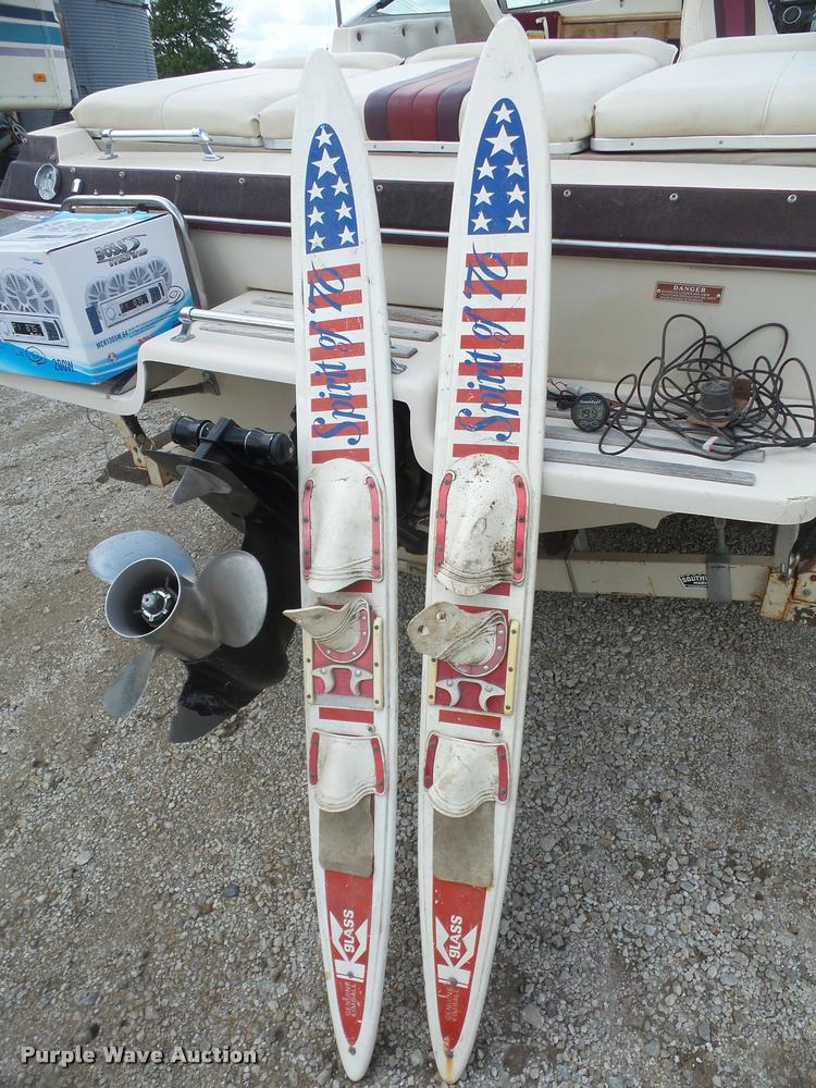 image for item K3613 1987 VIP Viscount boat