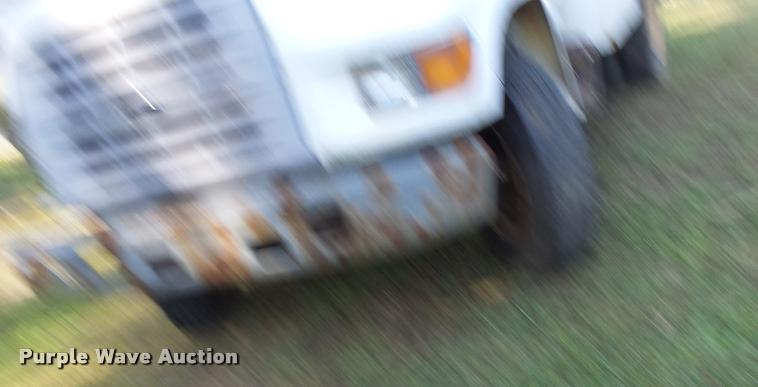 image for item K5688 1999 Ford F800 bucket truck