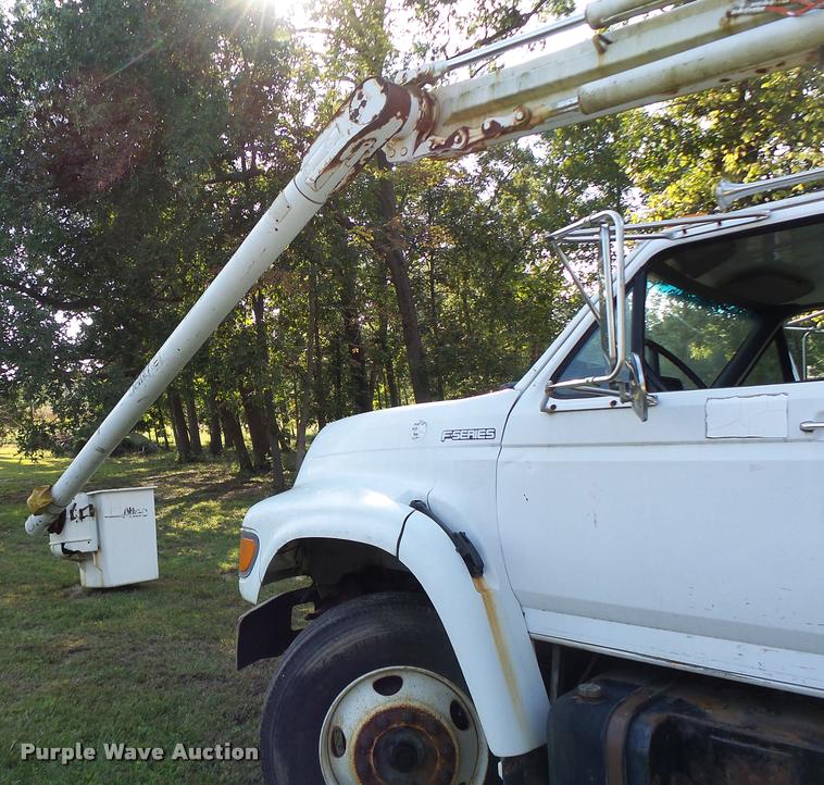 image for item K5688 1999 Ford F800 bucket truck