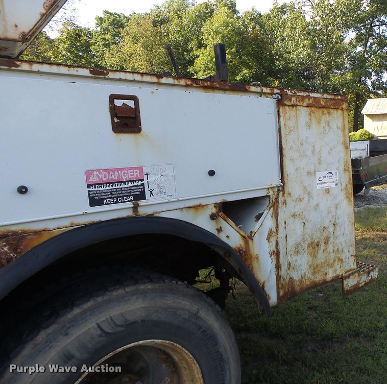 image for item K5688 1999 Ford F800 bucket truck