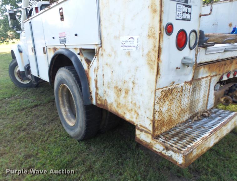 image for item K5688 1999 Ford F800 bucket truck