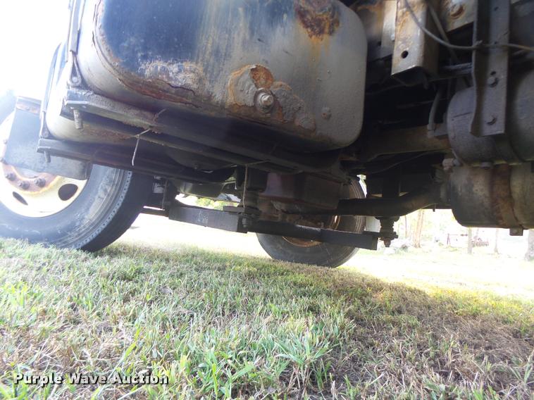 image for item K5688 1999 Ford F800 bucket truck