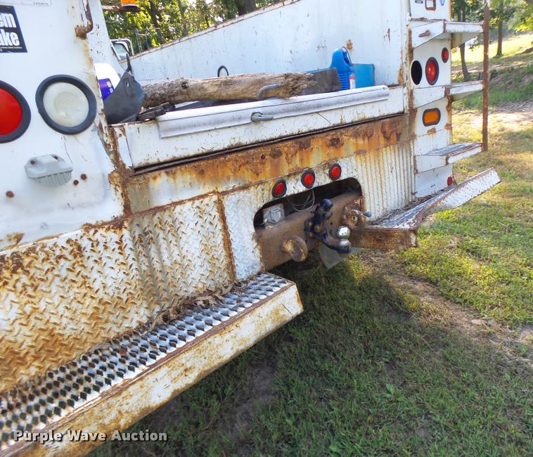 image for item K5688 1999 Ford F800 bucket truck