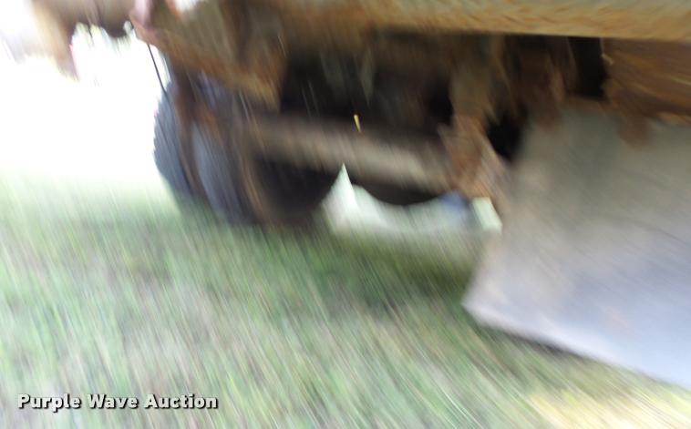 image for item K5688 1999 Ford F800 bucket truck