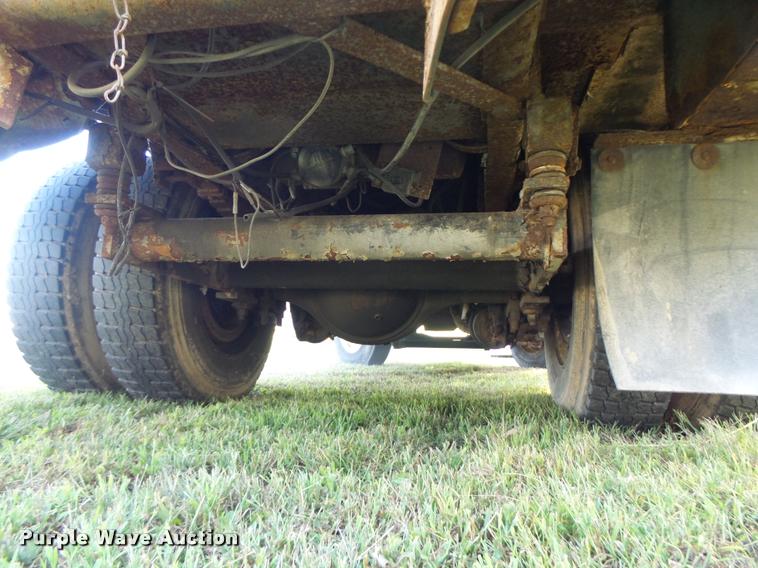 image for item K5688 1999 Ford F800 bucket truck