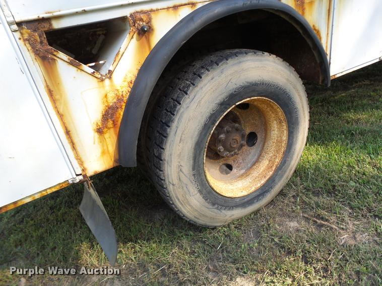 image for item K5688 1999 Ford F800 bucket truck