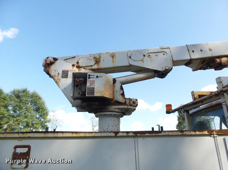 image for item K5688 1999 Ford F800 bucket truck