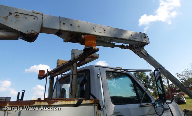 image for item K5688 1999 Ford F800 bucket truck