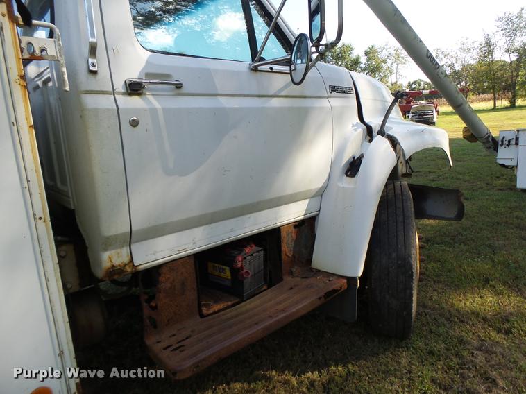 image for item K5688 1999 Ford F800 bucket truck