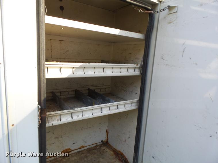 image for item K5688 1999 Ford F800 bucket truck