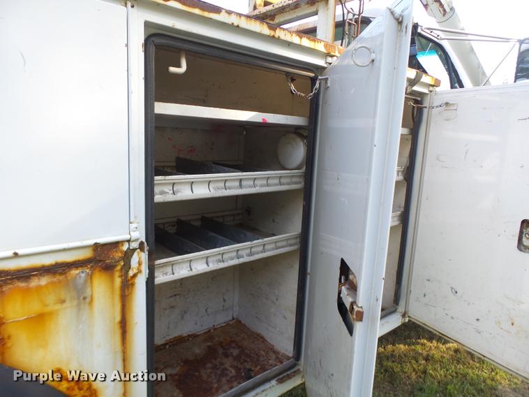 image for item K5688 1999 Ford F800 bucket truck