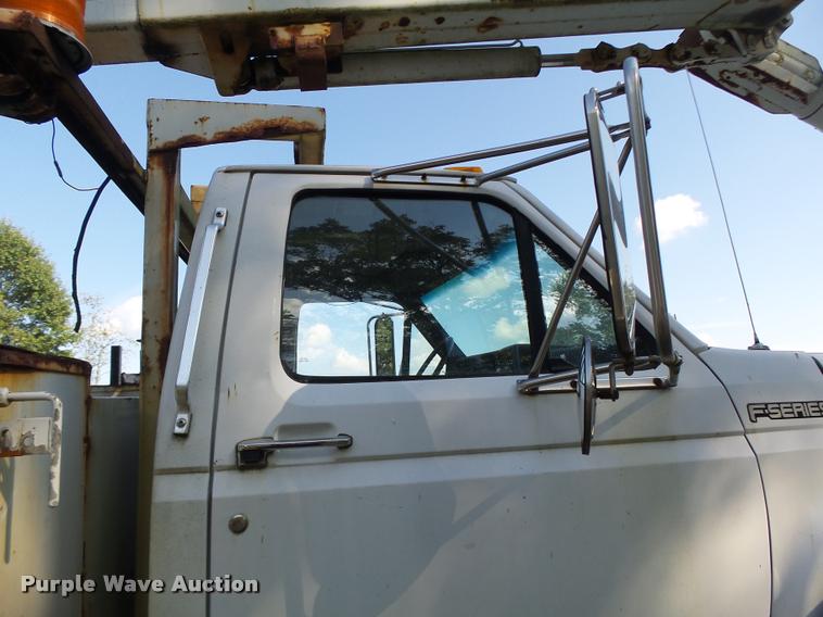 image for item K5688 1999 Ford F800 bucket truck