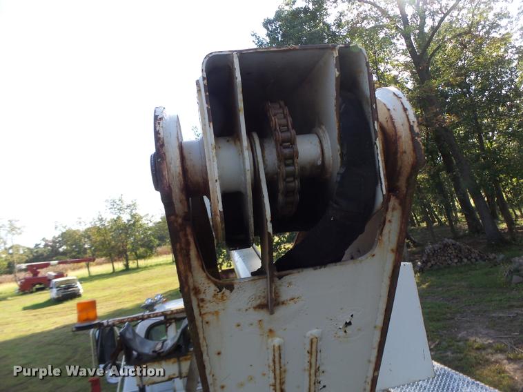 image for item K5688 1999 Ford F800 bucket truck