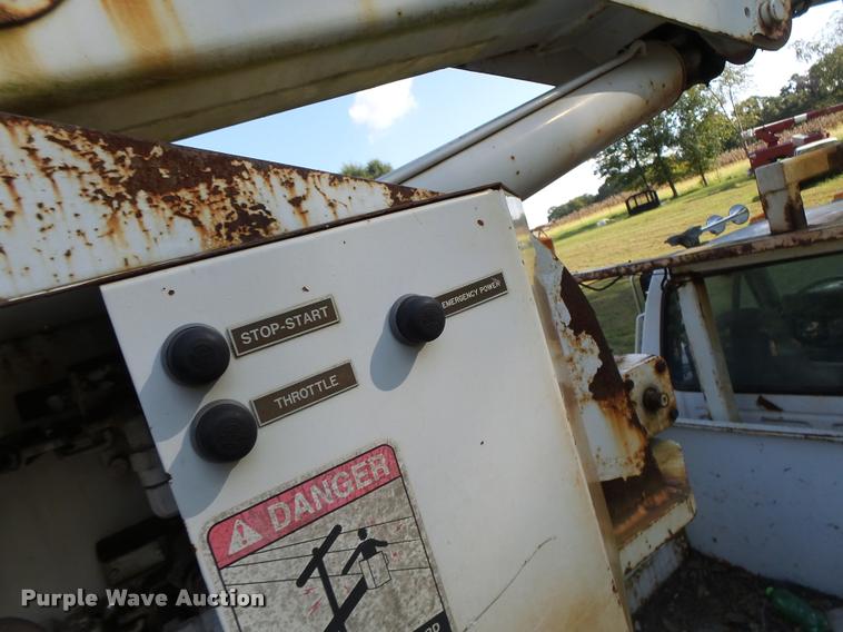 image for item K5688 1999 Ford F800 bucket truck