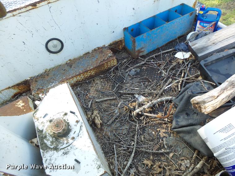 image for item K5688 1999 Ford F800 bucket truck