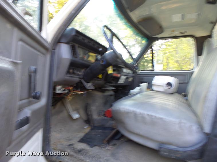 image for item K5688 1999 Ford F800 bucket truck