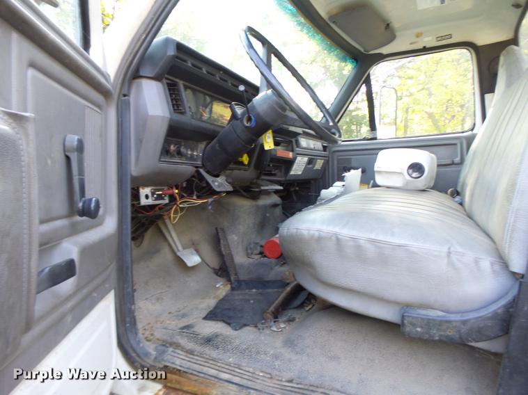 image for item K5688 1999 Ford F800 bucket truck