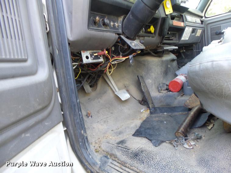 image for item K5688 1999 Ford F800 bucket truck