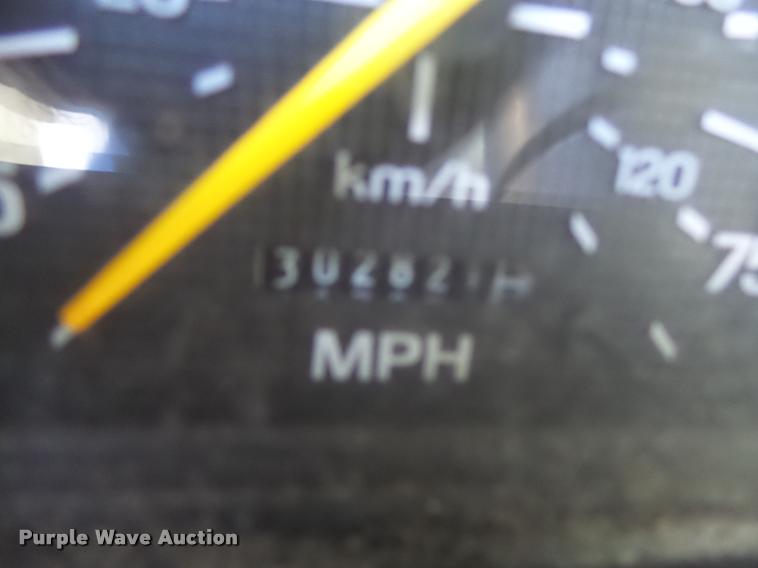 image for item K5688 1999 Ford F800 bucket truck