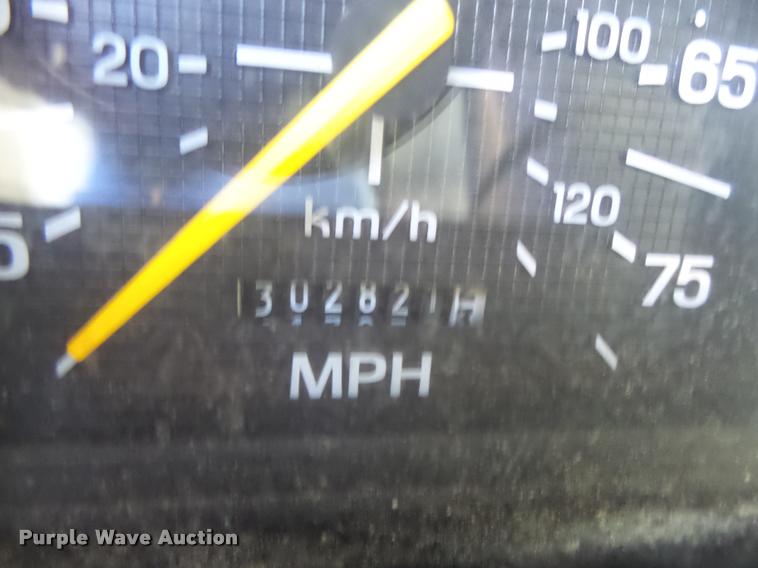 image for item K5688 1999 Ford F800 bucket truck