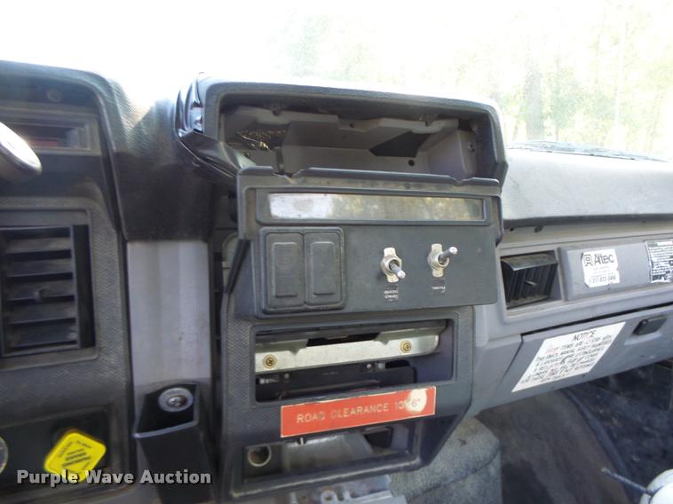 image for item K5688 1999 Ford F800 bucket truck
