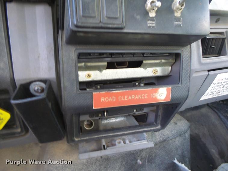 image for item K5688 1999 Ford F800 bucket truck