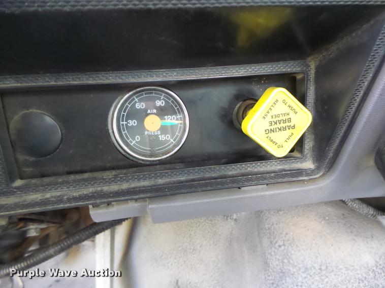 image for item K5688 1999 Ford F800 bucket truck