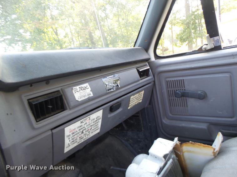 image for item K5688 1999 Ford F800 bucket truck