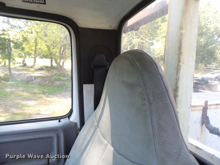 image for item K5688 1999 Ford F800 bucket truck